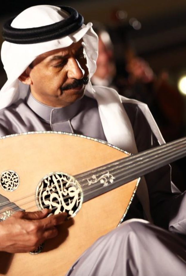 عبادي الجوهر أكثر فنان سعودي يتقن العزف على العود 