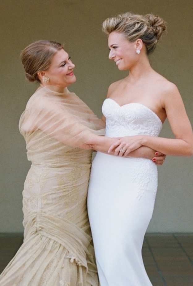 لحظة حنانبين الام ووالدتها