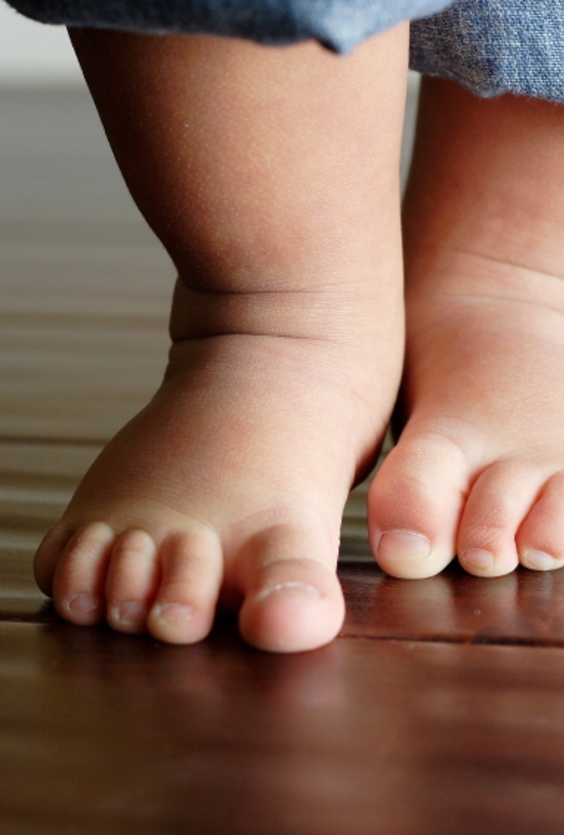 هل يعاني طفلك من ضعف في عضلات القدم؟ إليك تمارين هامة لتقويتها