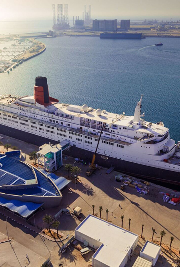 افتتاح  الباخرة الأسطورية "كوين إليزبيث 2" في ميناء راشد بدبي