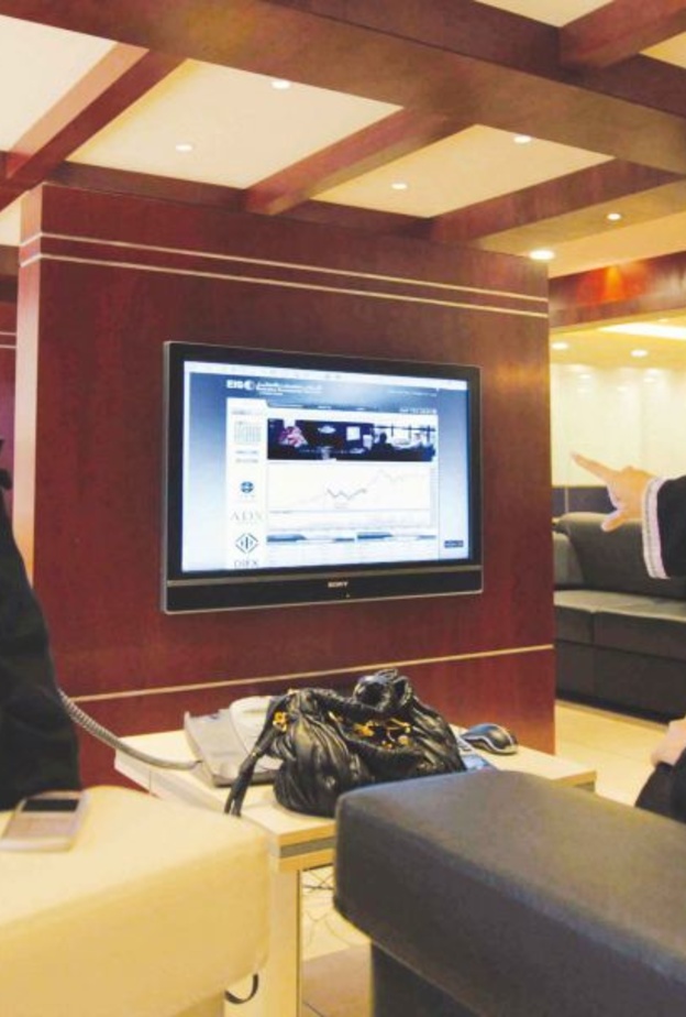 وزارة العمل تدعم عمل المراه السعودية في كافة التخصصات 