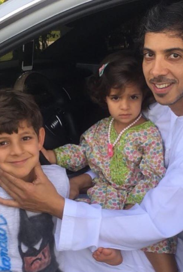 الشيخ منصور بن زايد مع نجليه حمدان ولطيفة
