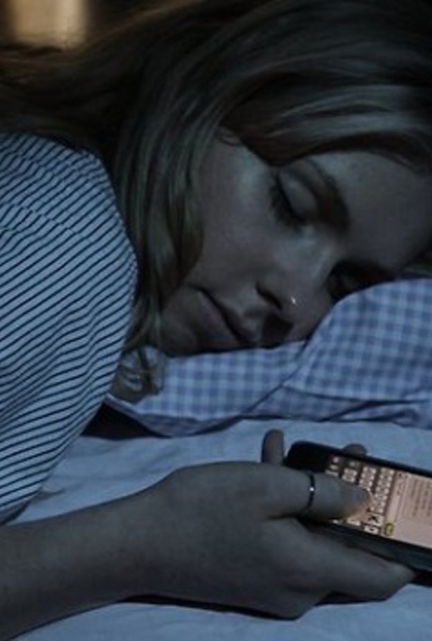 النوم مع الموبايل