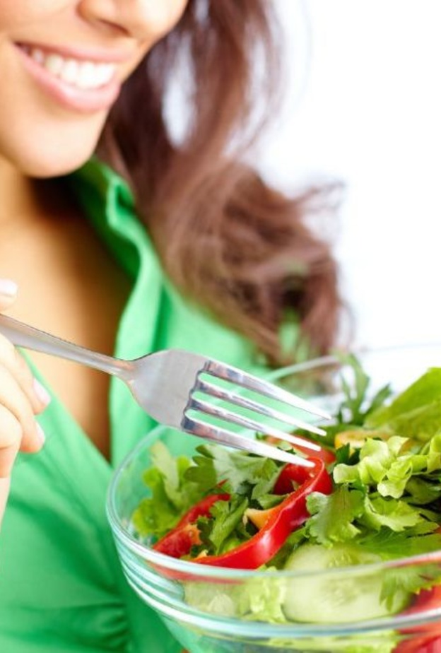 طبق سلطة من الخضراوات الورقية كفيل بان يشعرك بالشبع