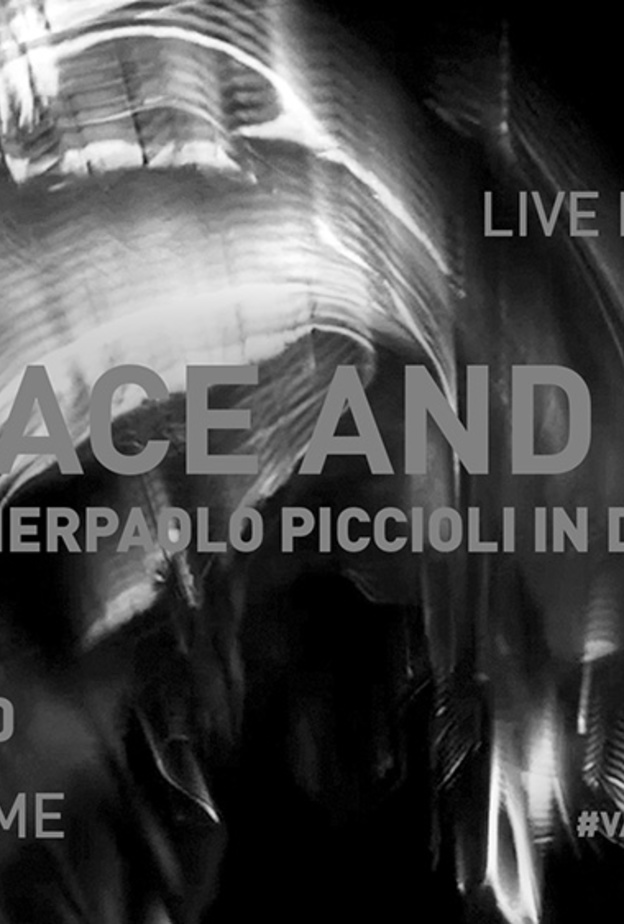 بث مباشر لعرض أزياء Valentino لخريف شتاء 2021