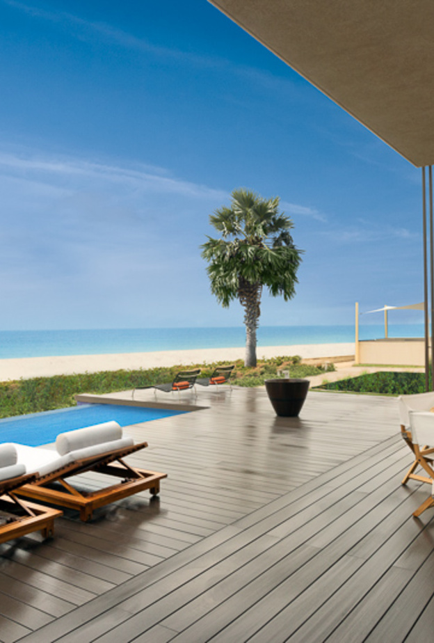 منتجع أوبيروي الشاطئي في الزورا .. الرفاهية وسط الطبيعة الخلابة