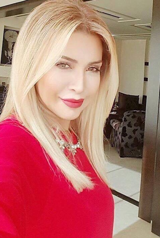 يبدو أن نوال الزغبي بدأت احتفالات نهاية العام بوقت مبكر، وبدت متألقة بالأحمر