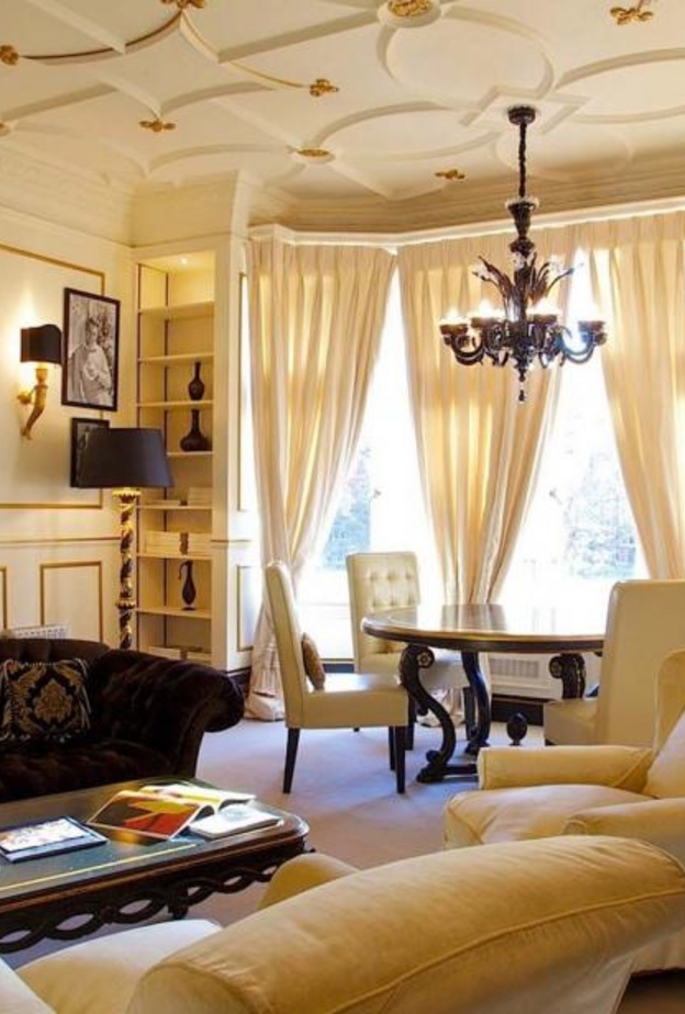 Elizabeth Hurley Number 11 Cadogan Gardens 