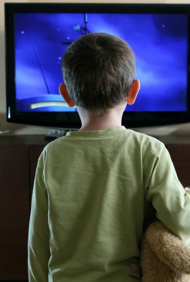 الوحدة من اسباب ادمان الاطفال على التلفاز 
