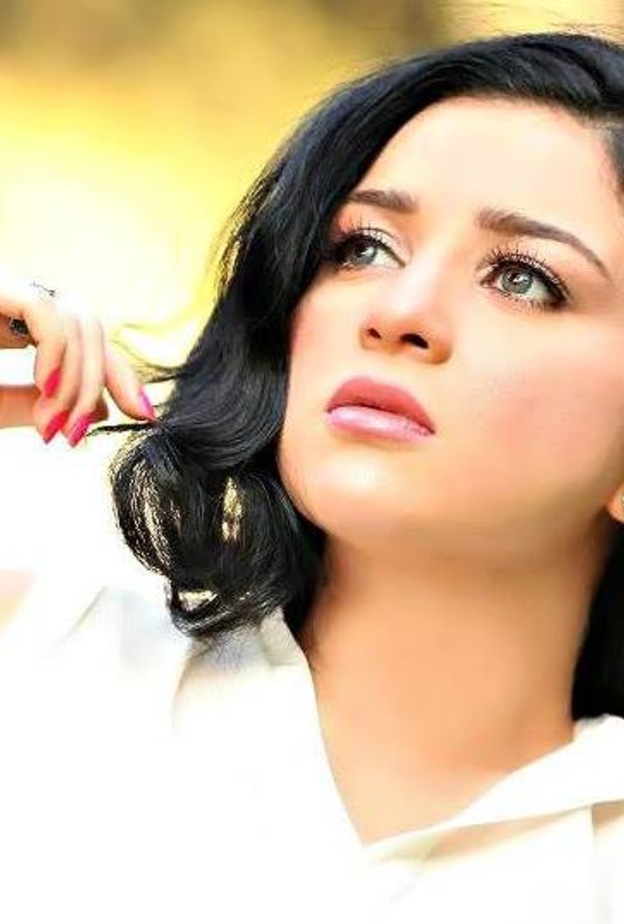 مي عز الدين والدتها من اصل تركي