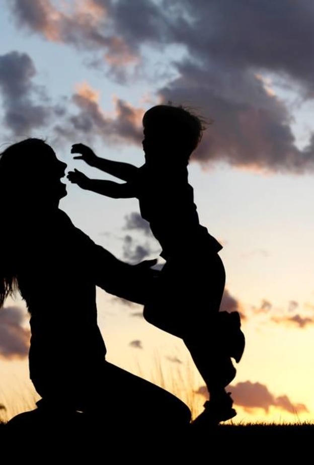 بمناسبة يوم الأم .. هل هناك من يرتقي إلى مكانة الأم في القلب؟