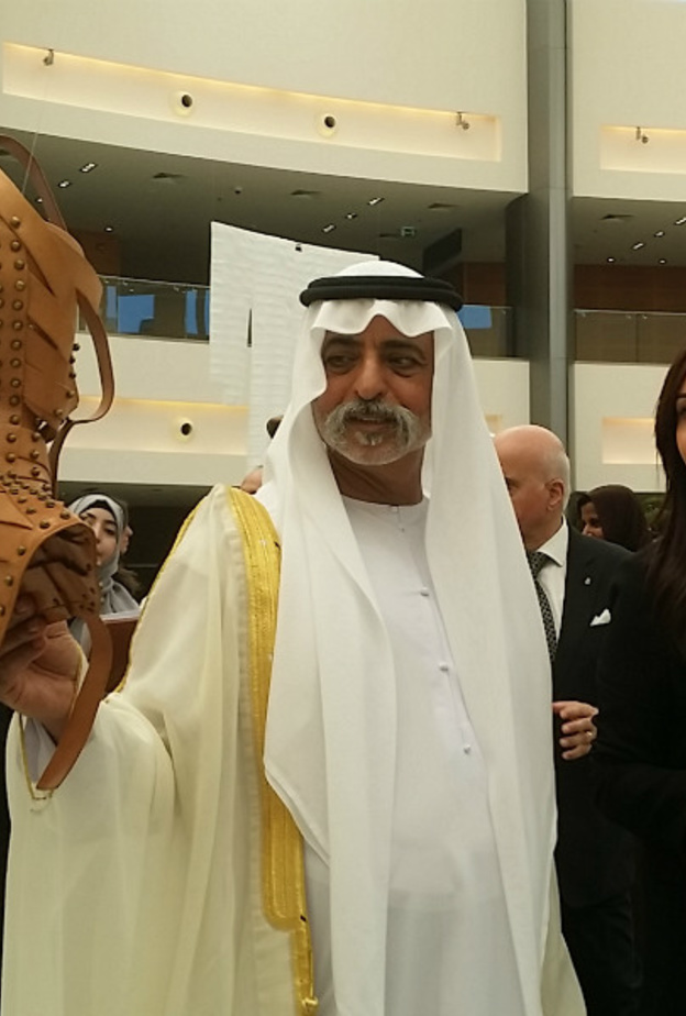 سمو الشيخ نهيان بن مبارك ال نهيان مع مي بربر قيمة المعرض