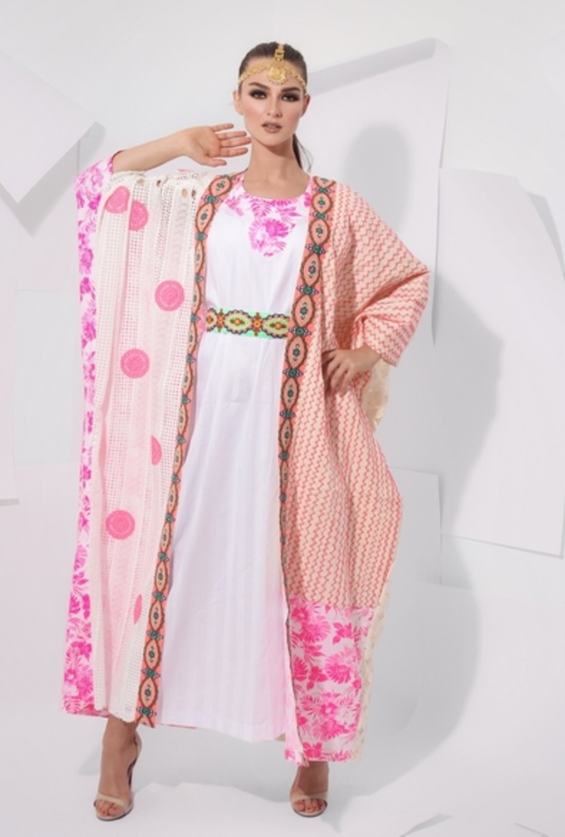 روح شبابية مرحة تطغي على قفاطين المها ديزاينز