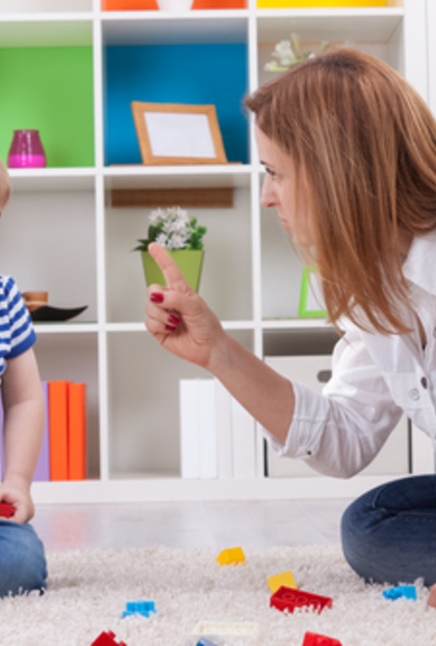 احذري هذه التصرفات مع اطفالك الذكور