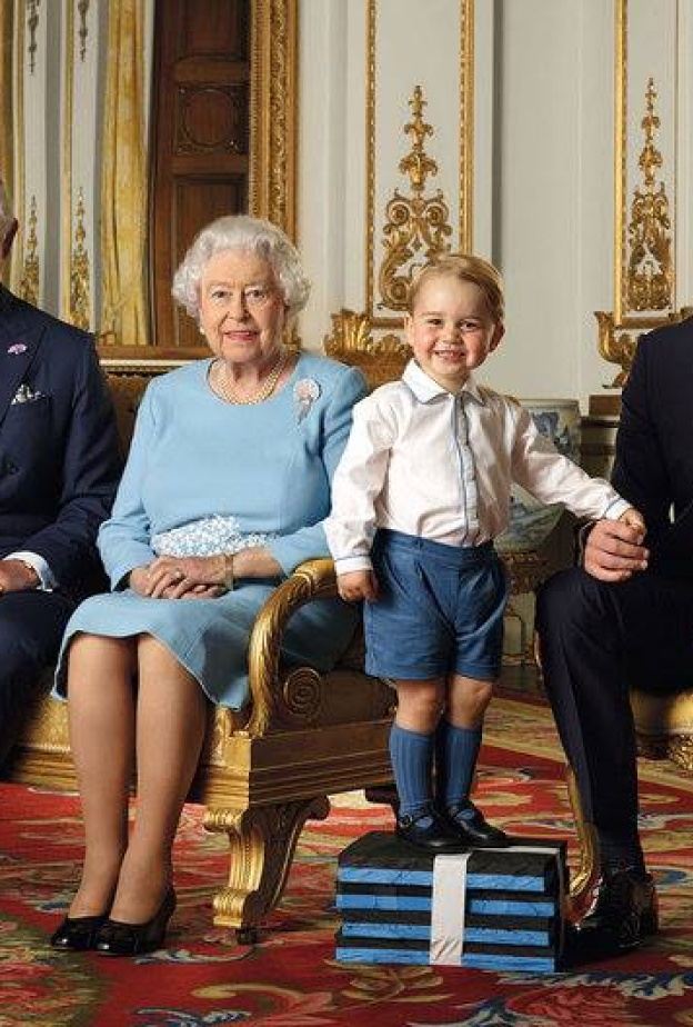 القصر الملكي البريطاني ينشر صورة بمناسبة العيد التسعين للملكة إليزابيث