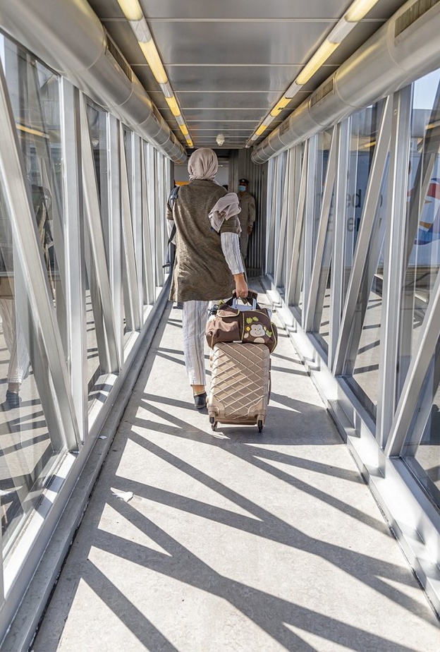 "الممر السريع لتحويل الرحلات" مبادرة جديدة في مطار أبوظبي لتسهيل رحلات المسافرين