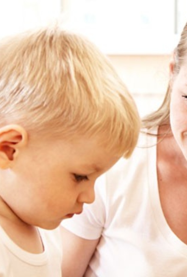  6 تصرفات تؤذي طفلك و أنت لا تعلمين 