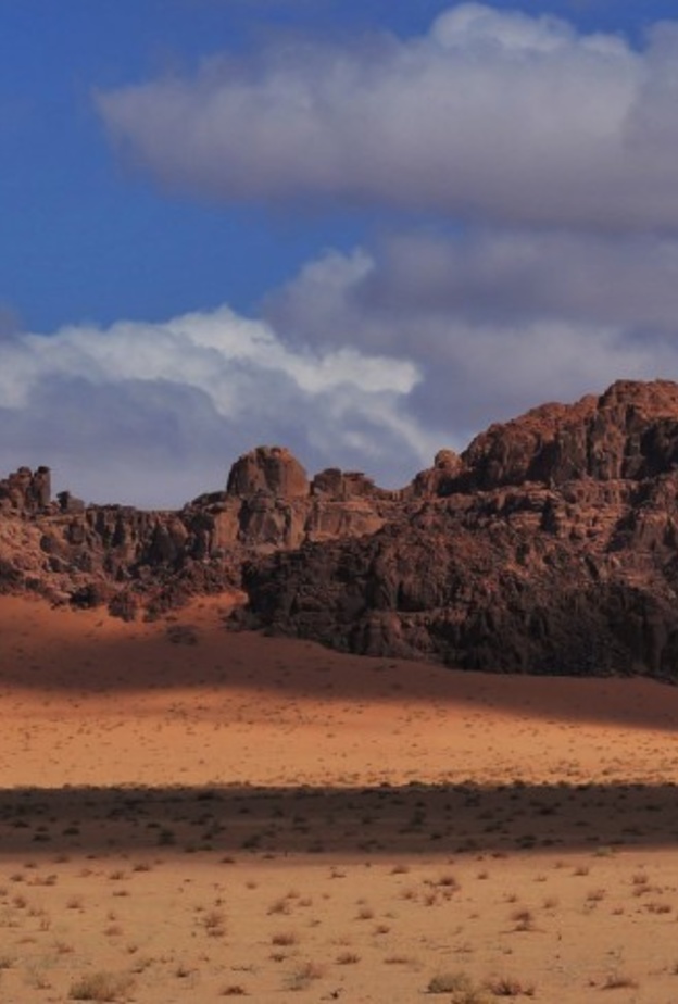 نهر بجنوب الرياض يزين صحراء نجد