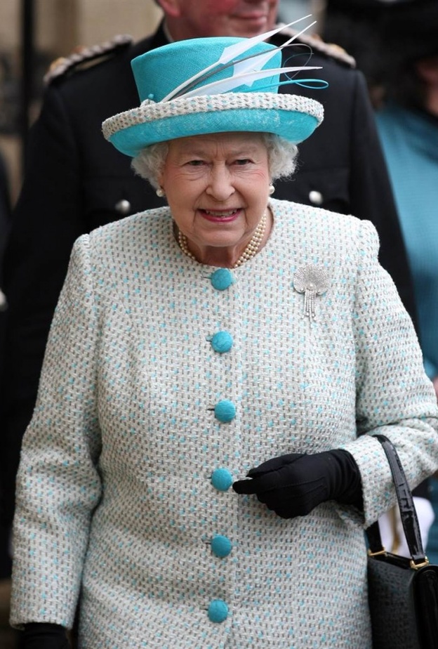 الملكة تتلقى أول تغريدة من الفضاء