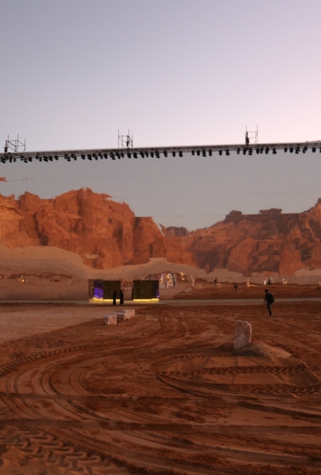 منصة "مرايا ، وهي منصة جديدة تم بناؤها كمركز رئيسي للمهرجان