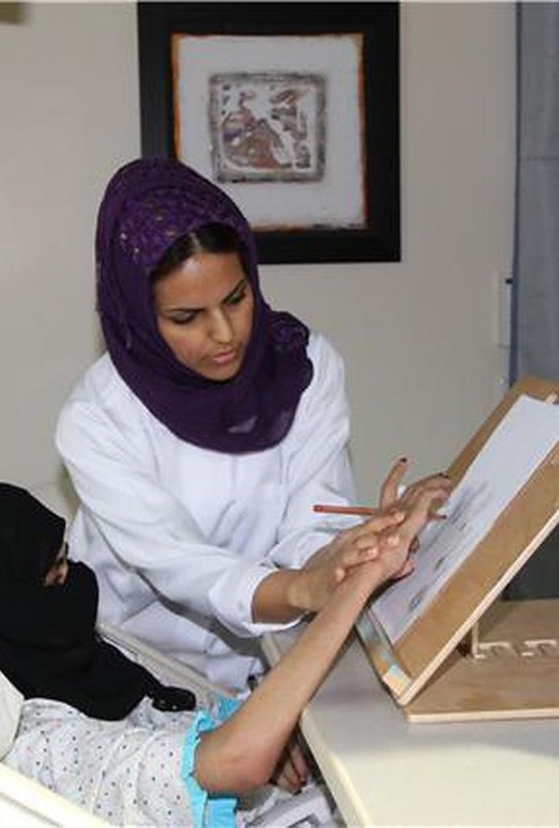 نور مع إحدى المريضات