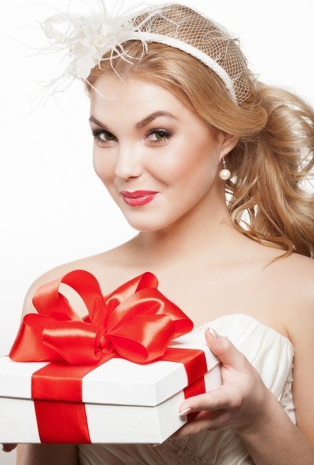 قدمي هدية لعريسك