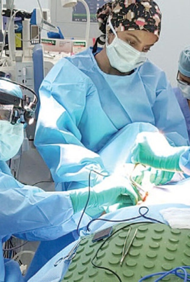 لأول مرة: أطباء السعودية يستخدمون الروبوت في عمليات الإستئصال