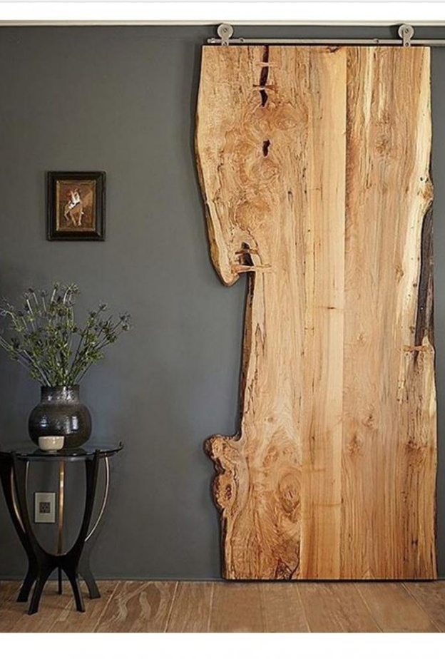 من مشاركات المصممين في المعرض السابق