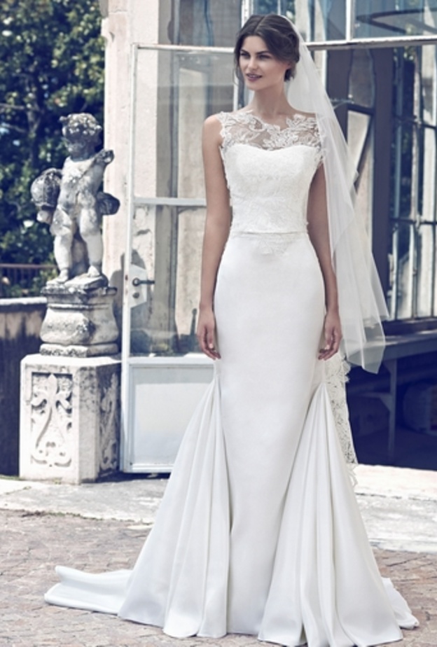 في حال كان فستانك ذو تصميم كلاسيكي اختاري مكان فخم ليظهر الفستان بأجمل طريقة