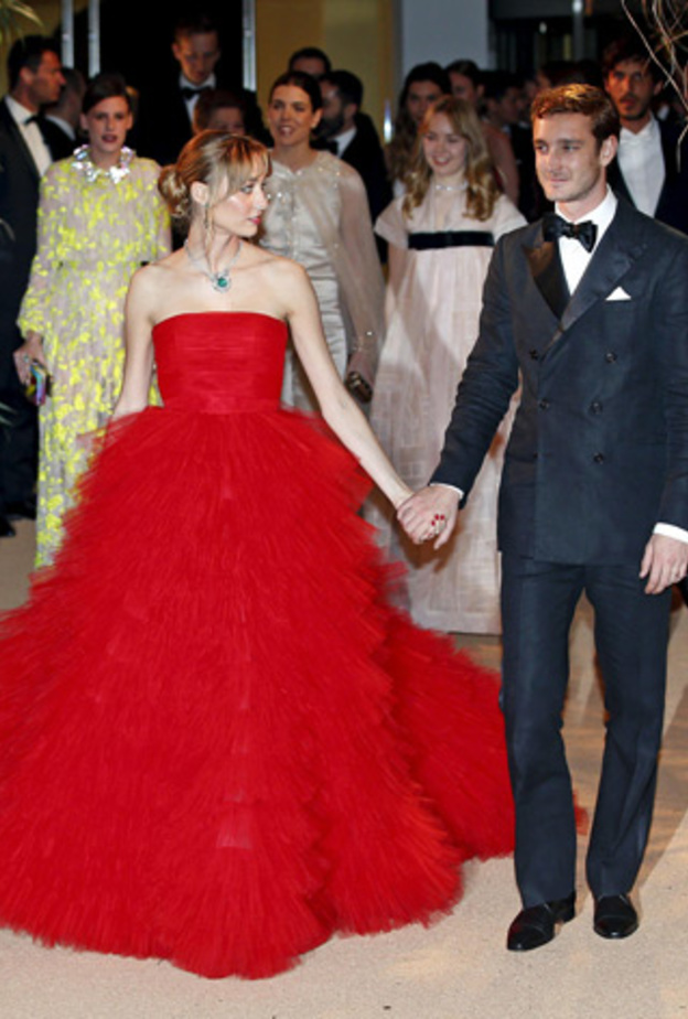 ابن كارولين وزوجته