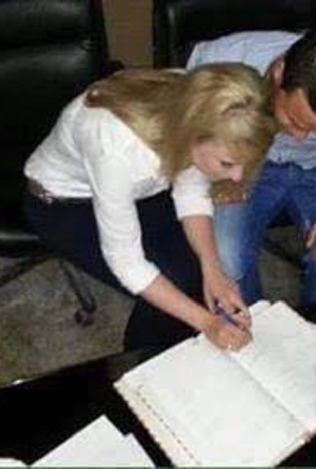 رفضته قريبته بسبب المهر فتزوج حسناء روسية بـ 5 دولارات