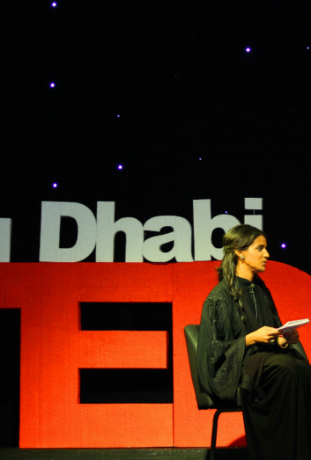 غزة المغيري اثناء مشاركتها في برنامج TEDX ابوظبي