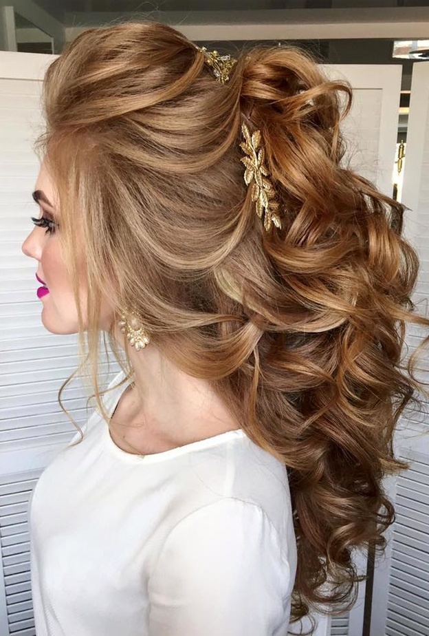 رفعة شعر ناعمة لخصلات شعر العروس المتموجة 