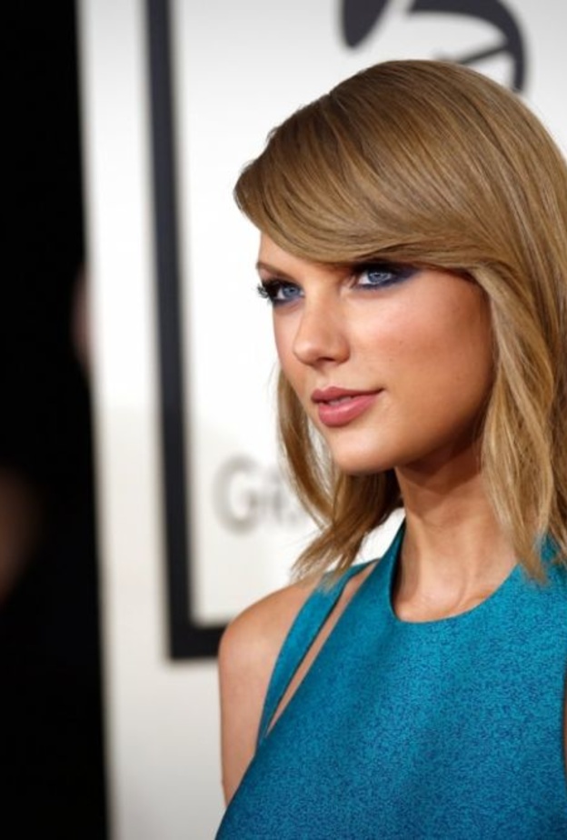 نجوم الغناء يؤيدون تايلور سويفت