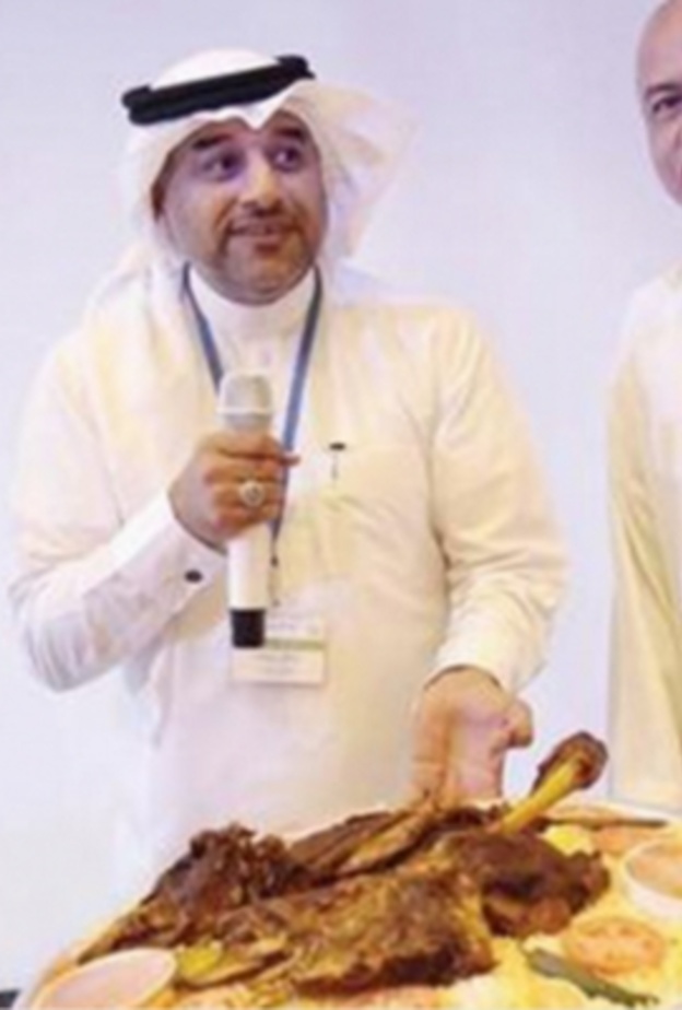 صحن المندي اثناء بيعه في المزاد 