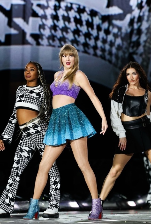 قصر باكنغهام يرحب بتايلور سويفت قبل عرضها الأول في لندن