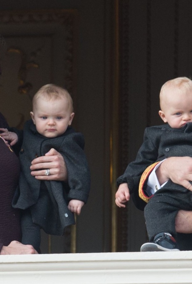 التوأم بإطلالة رائعة