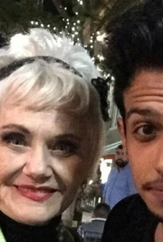 شهرزاد مع أحد معجبيها