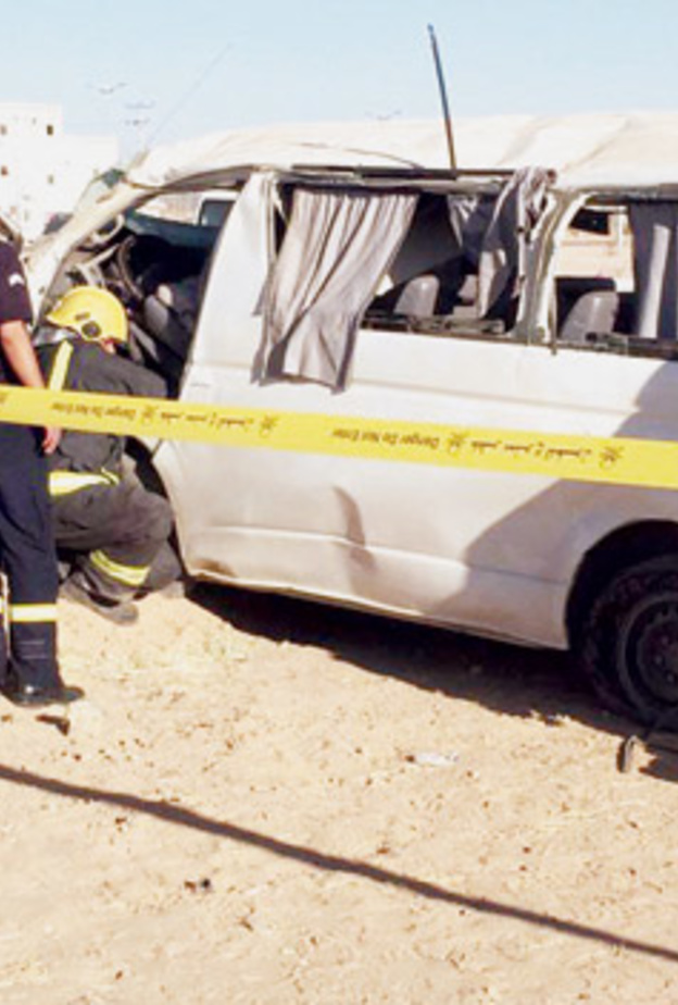 الحافلة التي تقل الطالبات بعد الحادث