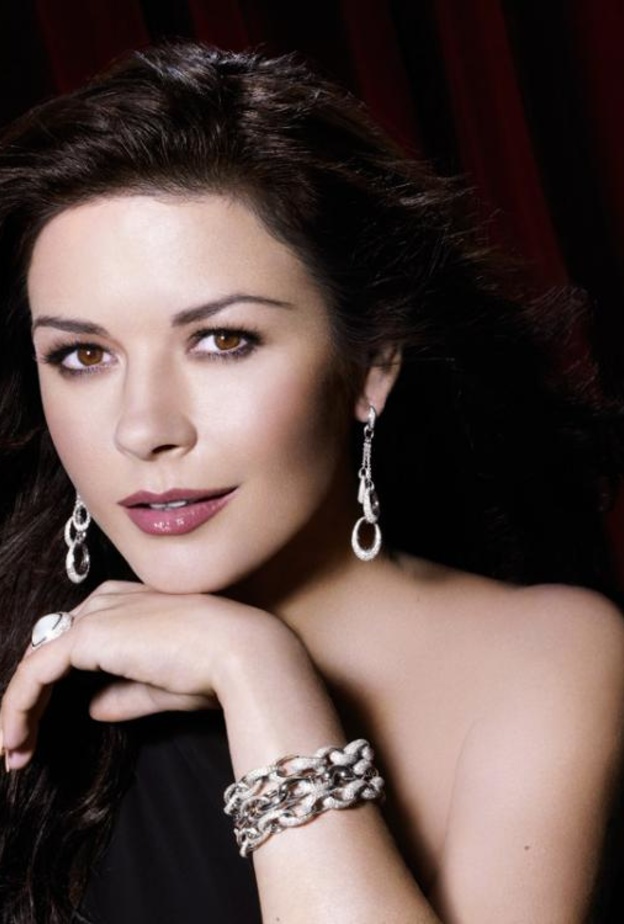 ما سبب اختفاء كاثرين زيتا جونز عن هوليود؟