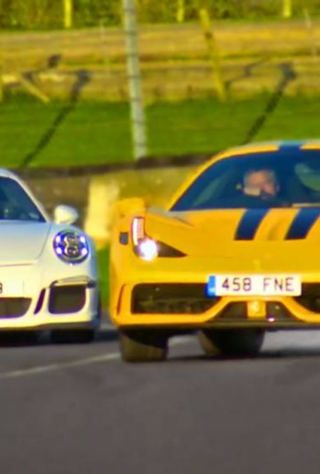 تحطم سيارة بورش في سباق