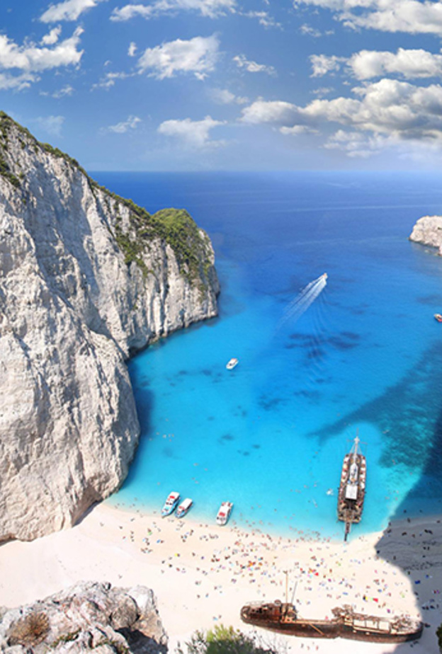 نافاجيو بيتش Navagio Beach ، زاكينثوس ، اليونان