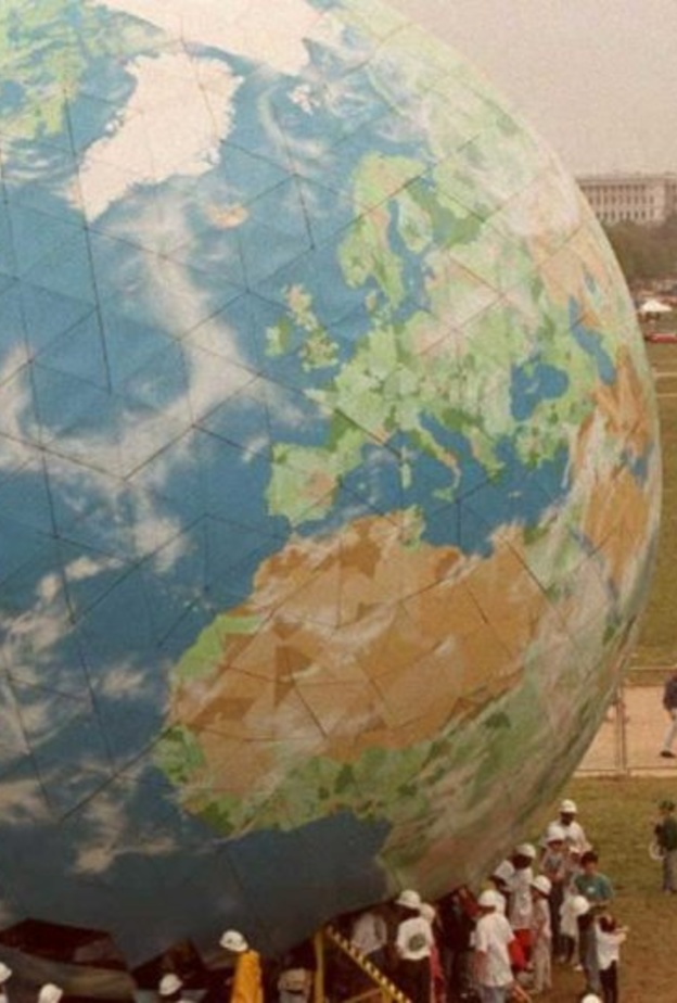 يوم الأرض أسسه السيناتور غايلورد نيلسون