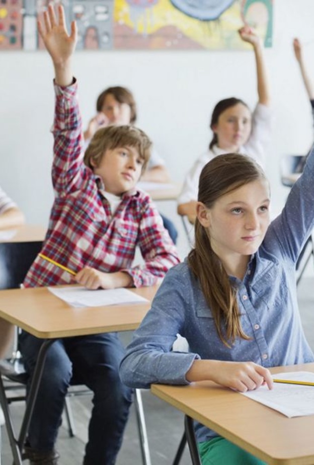 تواصل المعلمين بطلابهم بشكل ايجابي يحفزهم لاعطاء المزيد 