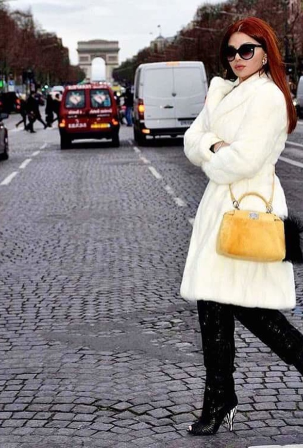 هيفاء وهبي ترتدي معطف الفرو الابيض في اطلالة كاجوال في شوارع باريس