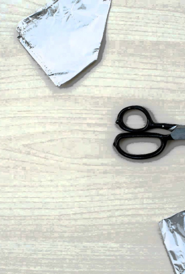 يستخدم ورق الالمنيوم لشحذ شفرات السكاكين والمقصات