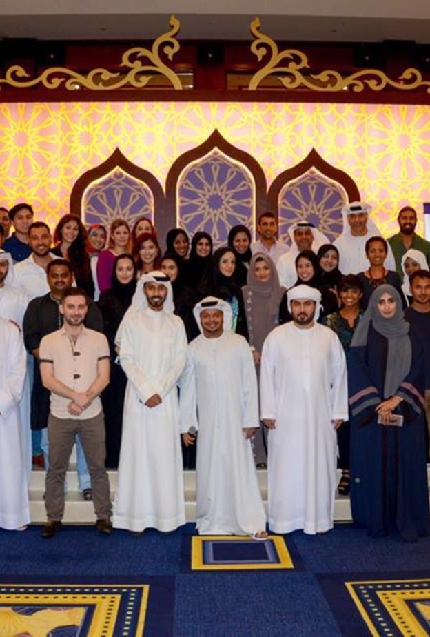 موظفو "مركز الجليلة لثقافة الطفل" يجتمعون على مائدة الافطار