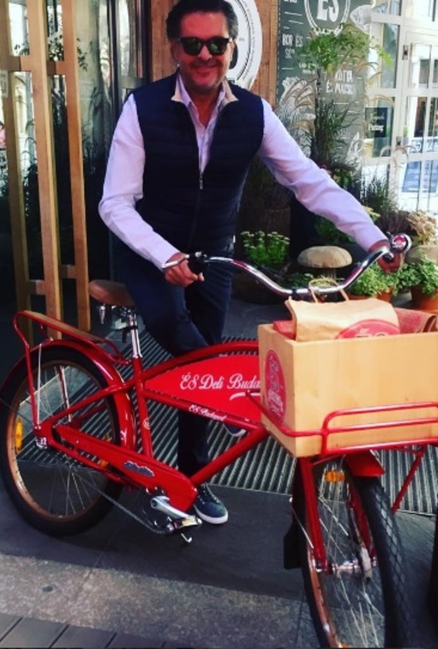 راغب علامة يشارك متابعيه على انستغرام بصورة صباحية نشيطة من بودابست 