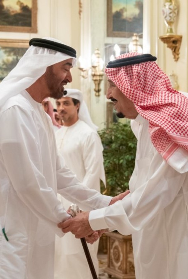 محمد بن زايد يهنئ خادم الحرمين الشريفين باليوم الوطني الـ 89 للمملكة