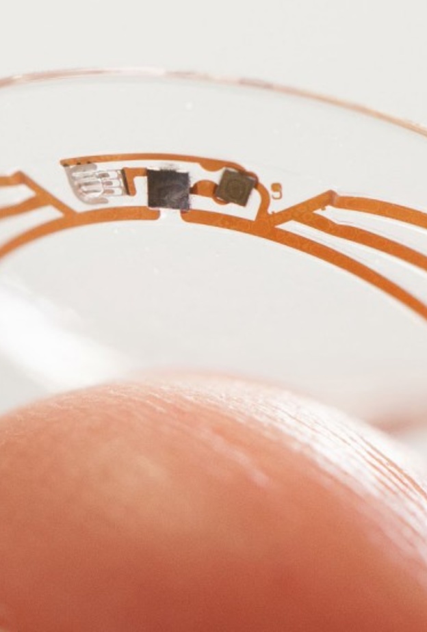 عدسات لاصقة ذكية